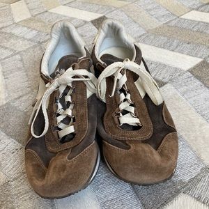 New Women’s Diadora Sneakers